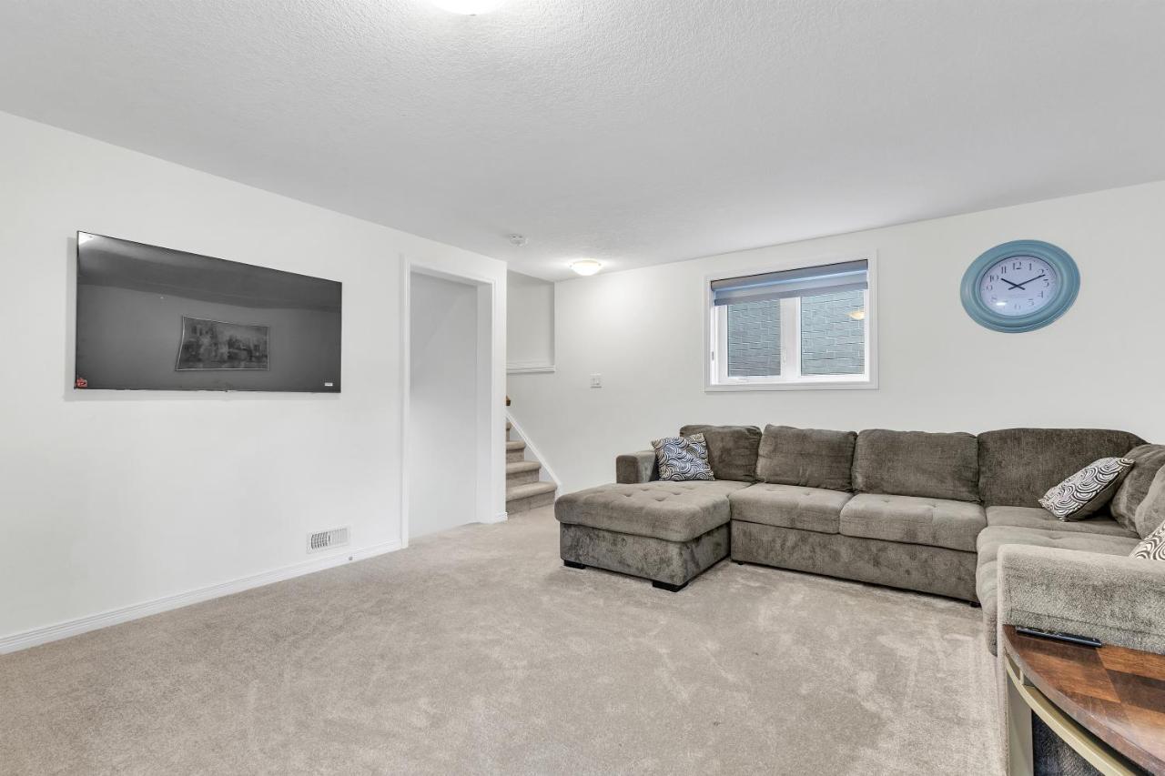 Modern 1 Bedroom + Den In Cambridge Exterior foto