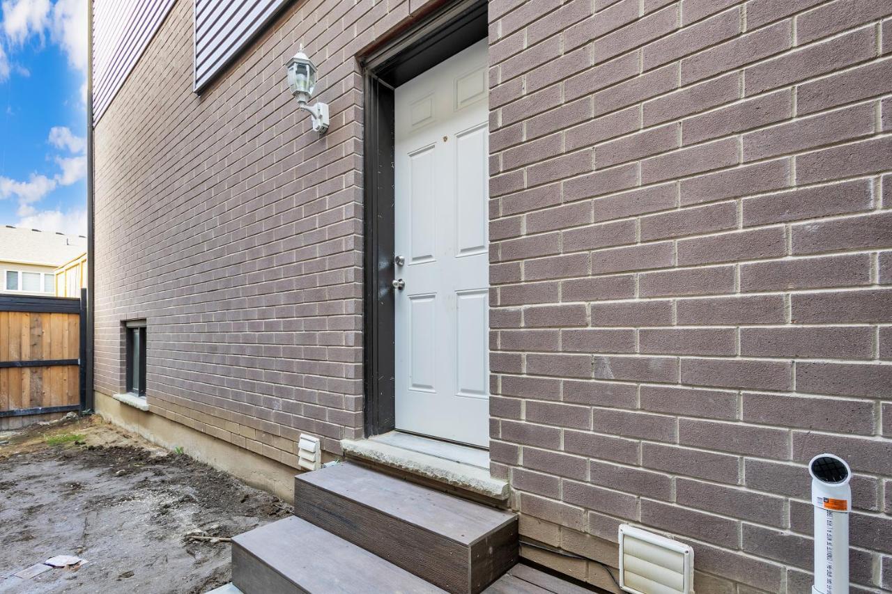 Modern 1 Bedroom + Den In Cambridge Exterior foto